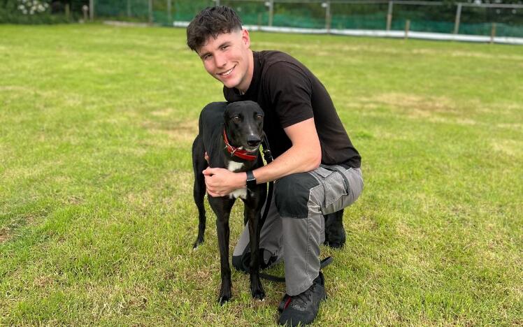 Tyler Raby, kennel hand, with Killuran Bella.